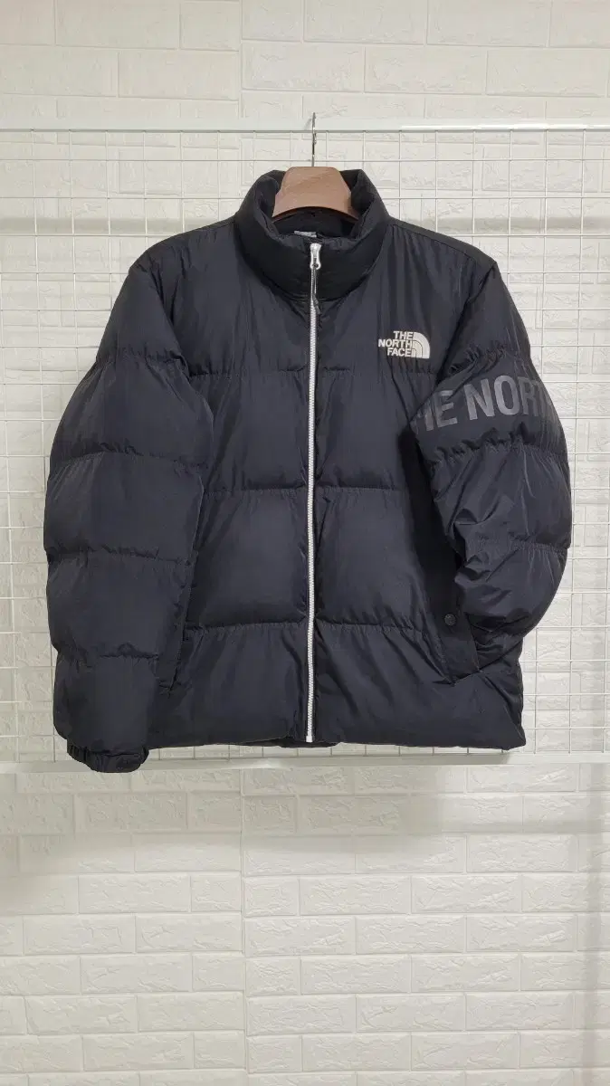 [L]THENORTHFACE화이트라벨 블랙 완장로고디테일 눕시숏패딩100